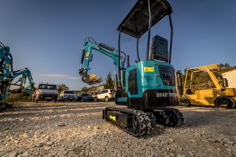 Mic, dar puternic: De ce excavatorul de 1 tonă este din ce în ce mai preferat?